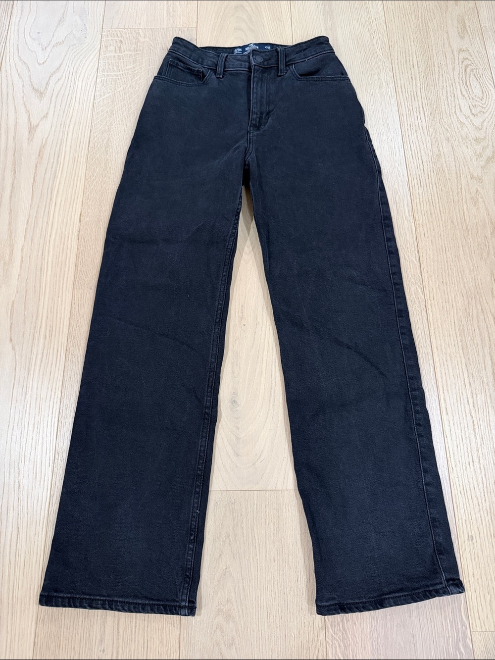 Hollister Women’s Black Straight-Leg Jeans Size 0/00 Short
